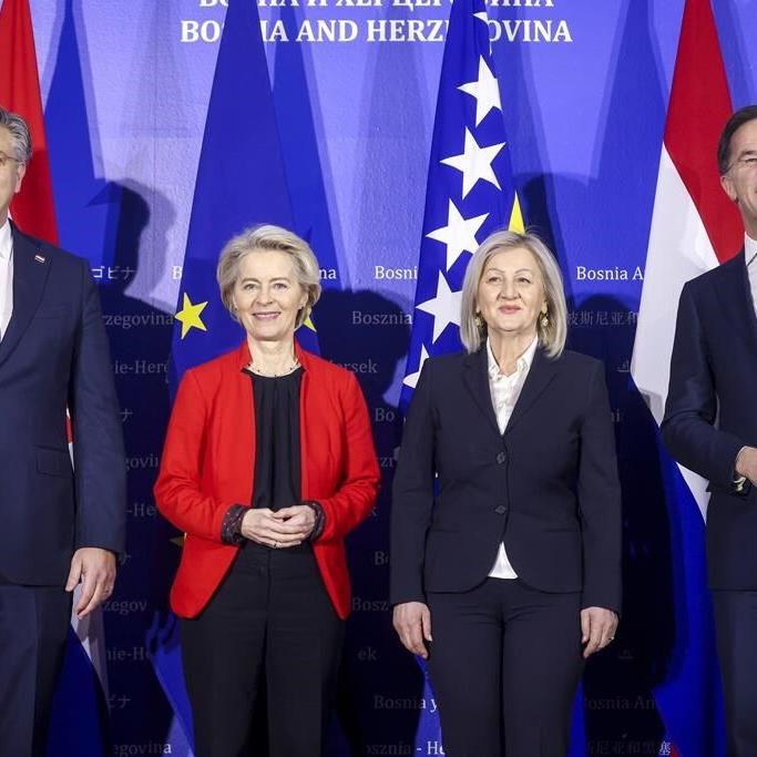EU officials urge Bosnia to press ahead with reform in order to start accession negotiations